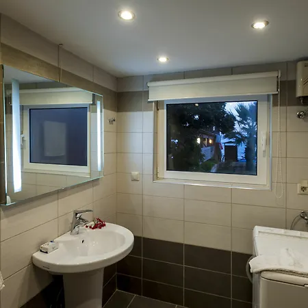 Villa Sea Front Suites, Maisonettes & Apartments