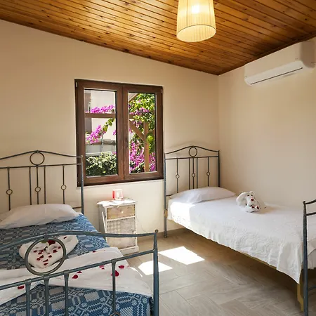Sea Front Suites, Maisonettes & Apartments Agia Marina (Crete)