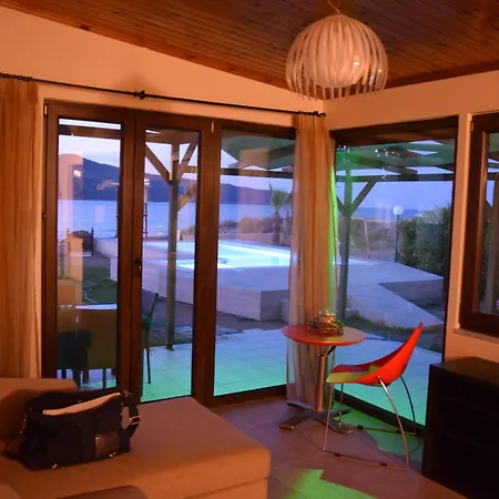 Villa Sea Front Suites, Maisonettes & Apartments *